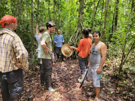 Traditional Ecological Knowledge in the Peruvian Amazon Community participants with traditional knowledge holders during a cultural and environmental learning experience in Peru.