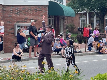 "Will Nukem" and "Skeleton" acting in the Parade