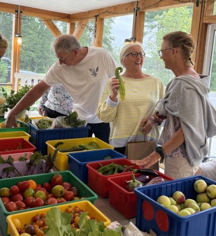 Fresh Choice Produce brings locally grown food directly into neighborhoods, where choosing fresh produce has also become an opportunity for conversation, friendship, and community connection. Fresh Choice Produce Distribution