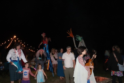 Puppet theatre troupe interacting with the crowd (credits to Julia Morgan)