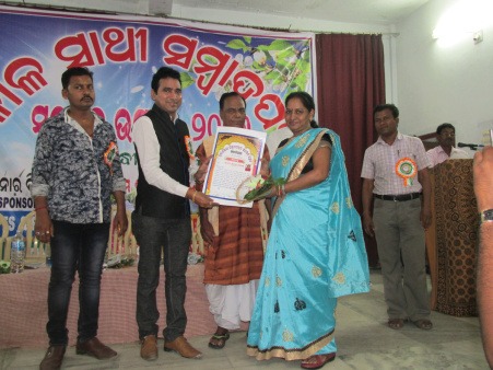 Minati Bindhani,GeneralSecretary recevied Award by "SakalKhabra"Daily Odia Newspaper